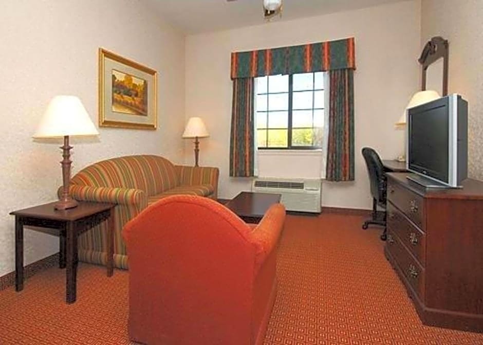 Quality Inn & Suites Near University