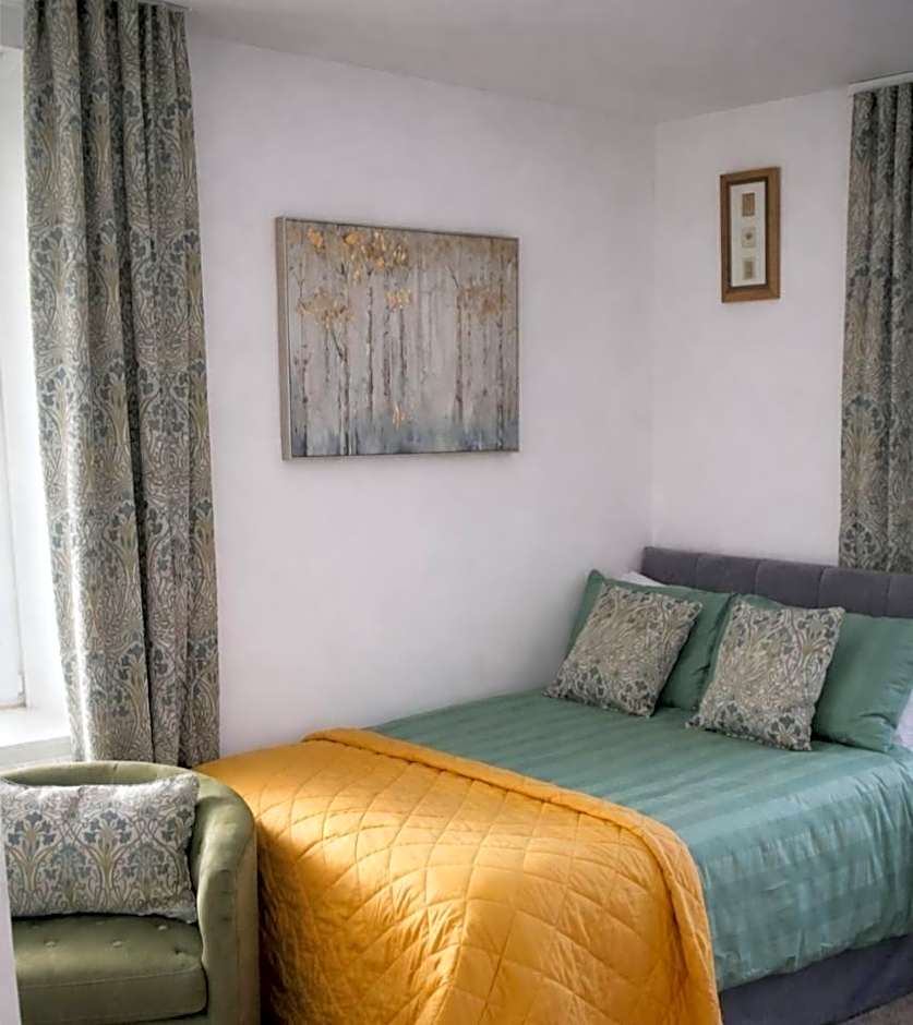 THE EARN HOTEL