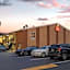 Econo Lodge Inn & Suites I-64 & Us 13