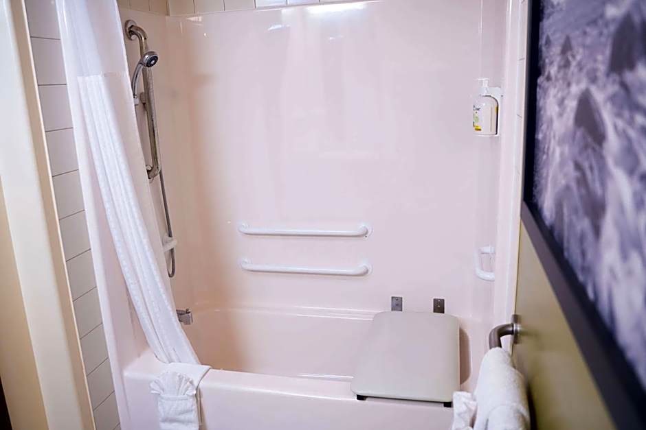 Super 8 by Wyndham Amherst NS