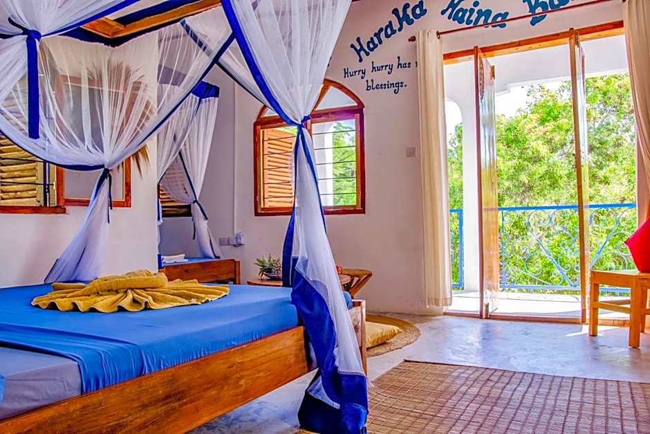 Kameleon Blue Arts Lodge
