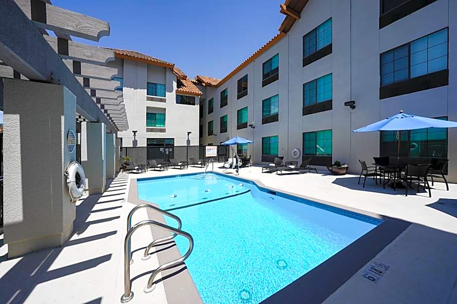 Holiday Inn Express & Suites Santa Clara - Silicon Valley By IHG