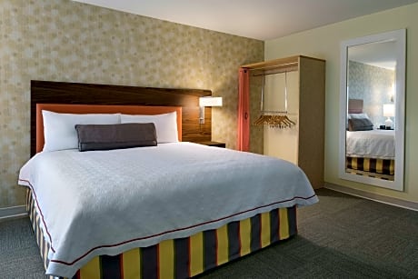 Studio Queen Size Bed