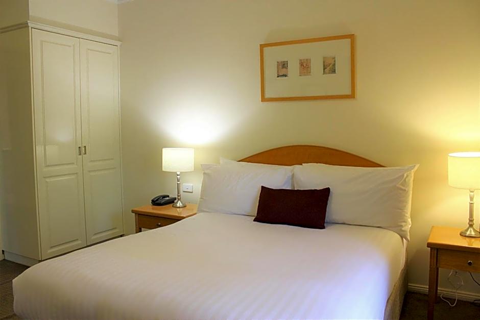 Carlyle Suites & Apartments