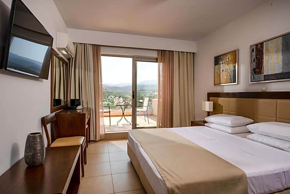 Photo 1 of 6 of Suite, Sea View