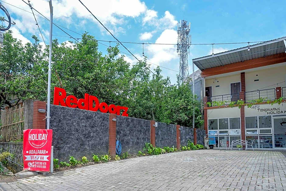 RedDoorz Syariah @ Raya Punten Batu