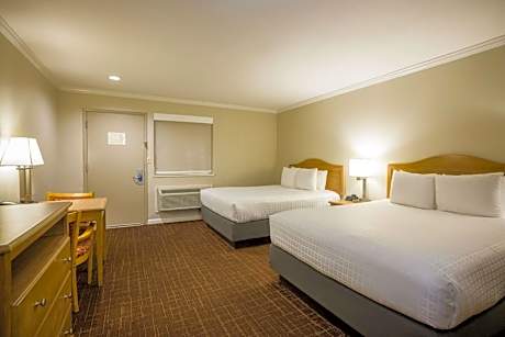 2 Double Beds Non-Smoking Microwave And Refrigerator Wi-Fi Continental Breakfast