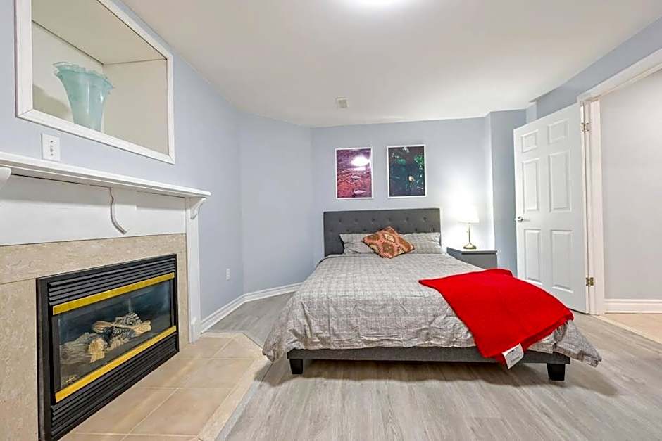 Stylish 2BR: w/free parking & streaming!