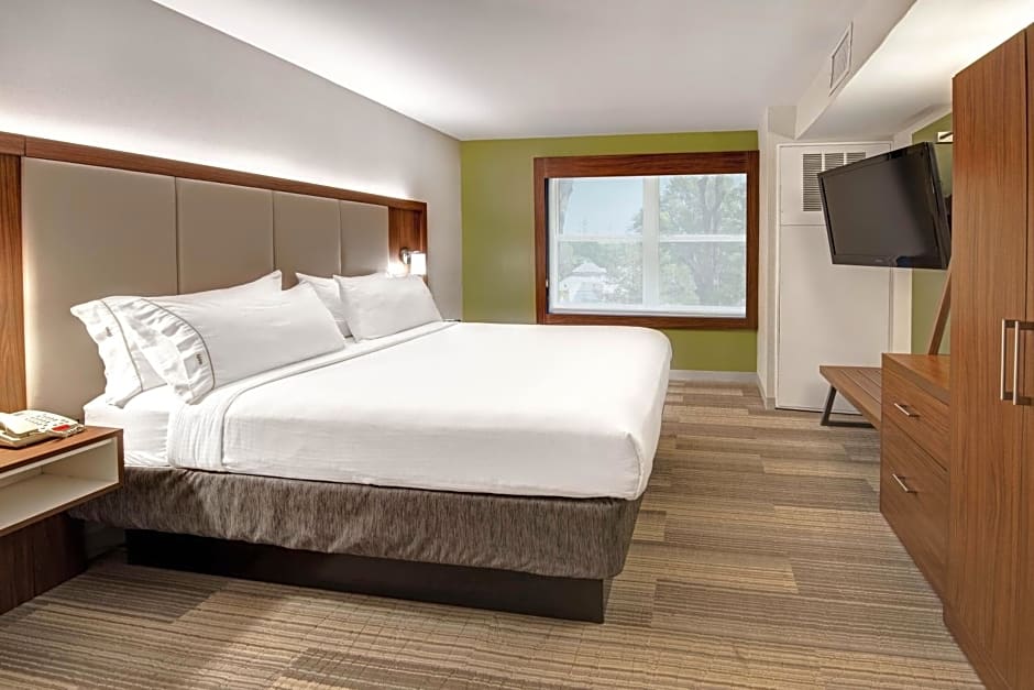 Holiday Inn Express Woodbridge By IHG