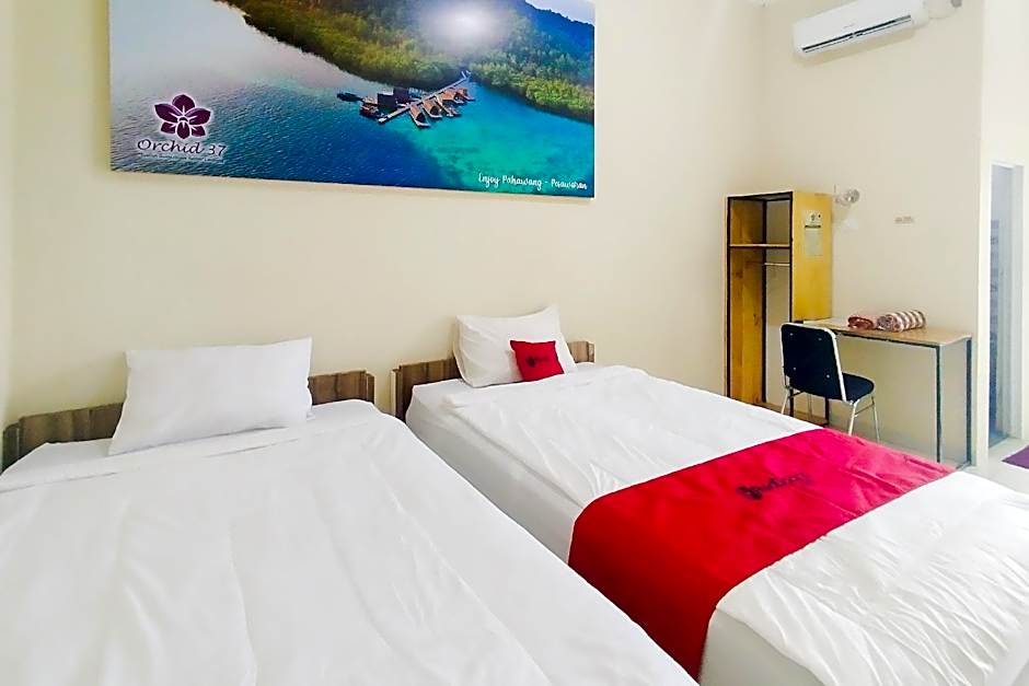 RedDoorz Syariah @ Shakira Alesha Enggal