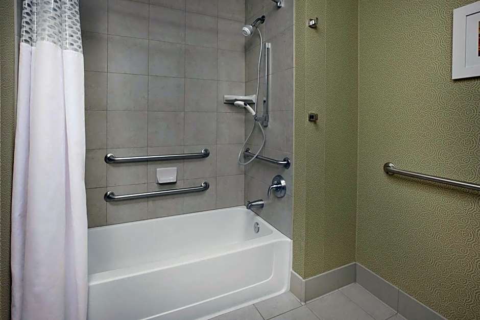 Hampton Inn and Suites Wichita Northeast