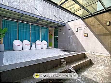 YA-NOLD HOT SPRING HOTEL