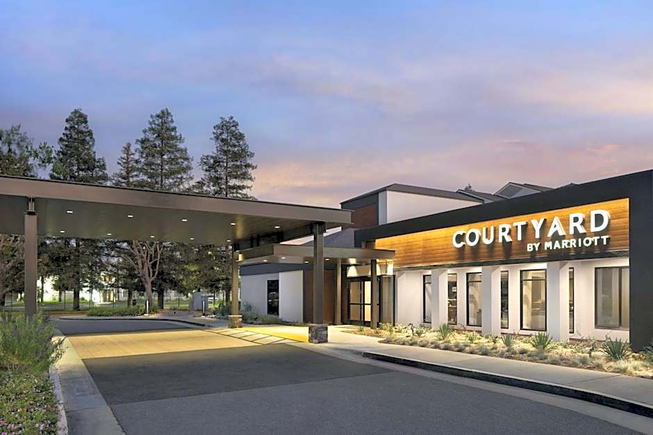 Courtyard by Marriott Bakersfield