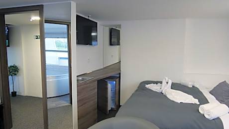 Suite with River View