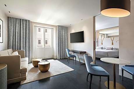 Suite, 1 Bedroom, Non Smoking, City View , 1 King Bed