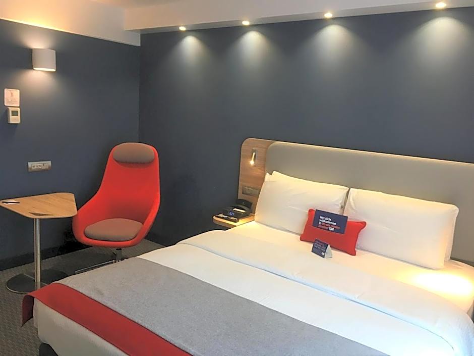Holiday Inn Express Zürich Airport By IHG