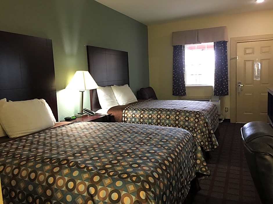 Pearsall Inn and Suites
