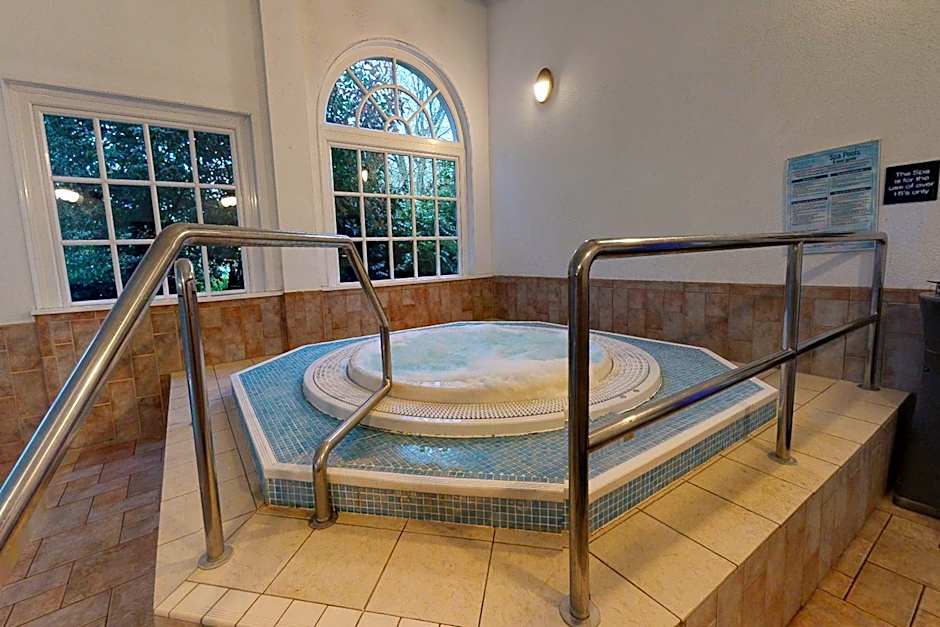 Village Hotel Chester St David's