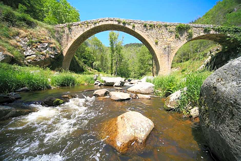 Logis Des Rives De L'Arzon