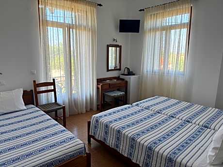 Triple Room with Sea View