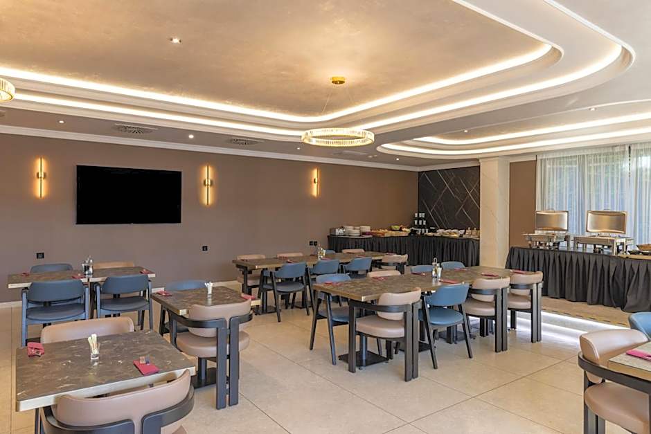 Nobel West Hotel