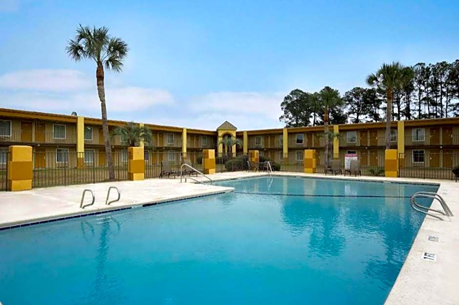 Days Inn by Wyndham Brunswick/St. Simons Area
