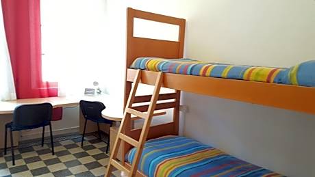 Budget Twin Room with Air-Conditioning