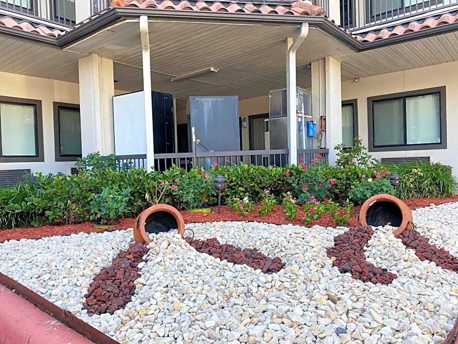 Island Suites Hobby Airport