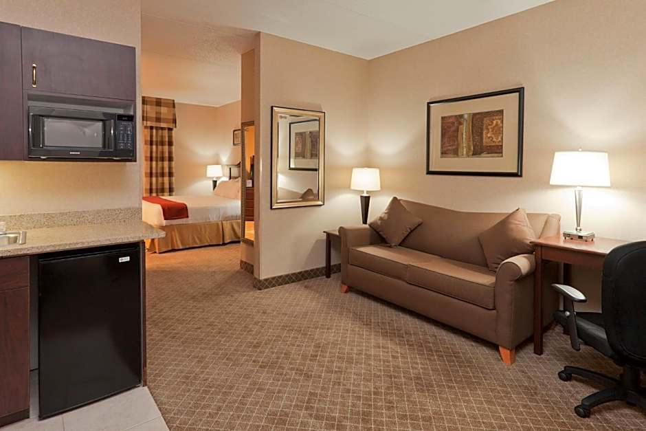 Holiday Inn Express Mentor Banquet Center By IHG