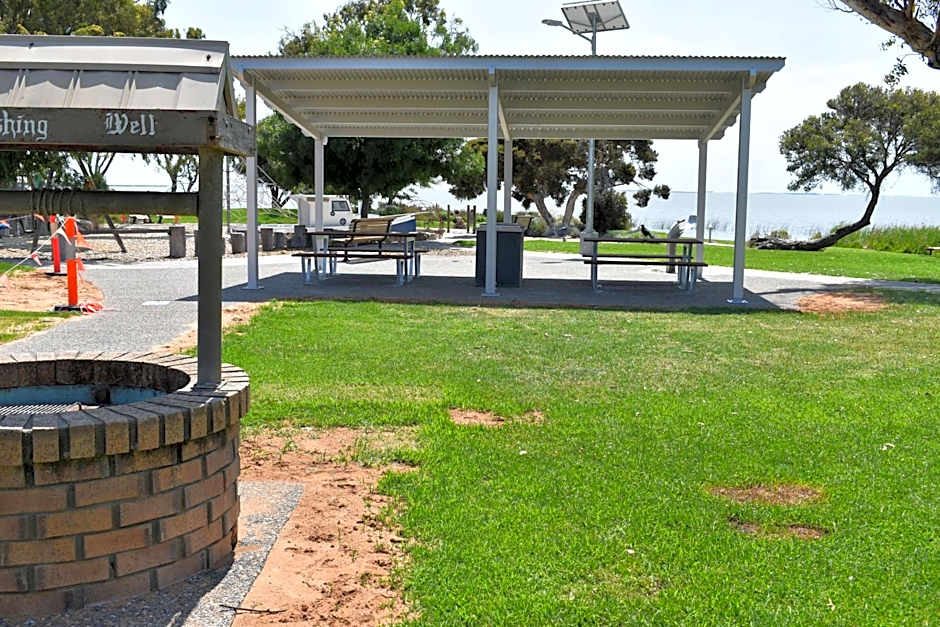 Lake Albert Motel
