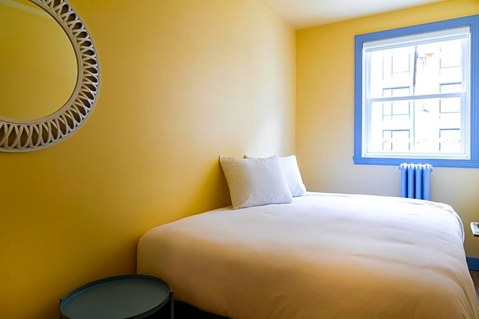 Auberge Jeunesse QBEDS Hostel