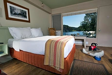 Preferred Room - One King - Pet Friendly