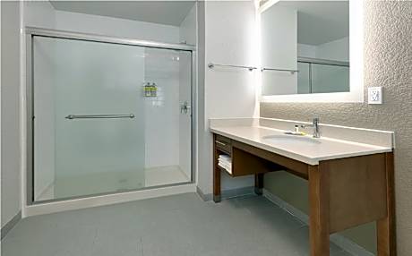 1 Bedroom Suite Communications Accessible