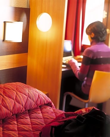 Triple Room (1 Double Bed + 1 Single Bed)