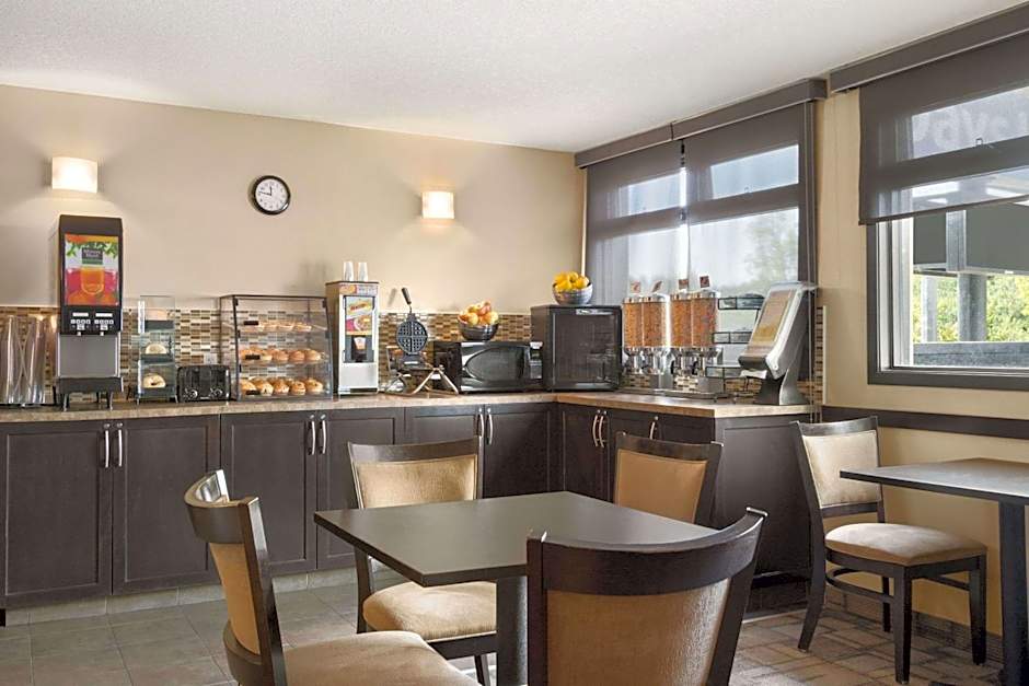 Days Inn by Wyndham Calgary Northwest