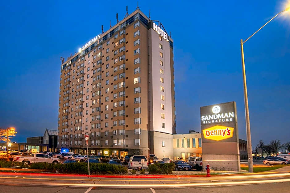 Sandman Signature Mississauga Hotel