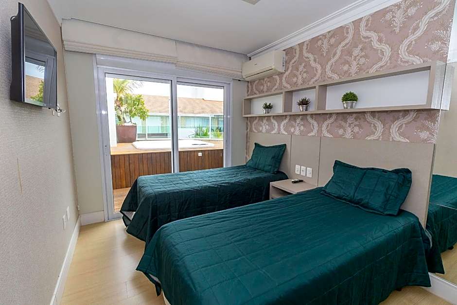 Boulevard 308B - Excelente cobertura em condomínio de luxo no centro de Bombinhas - Piscina - Jacuzzi - Academia - Portaria 24h - (Consultar serviços de roupa de cama e banho)