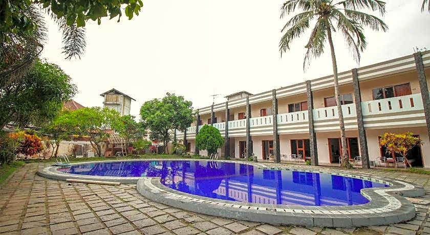 RedDoorz Plus @ Hotel Sofia Pangandaran