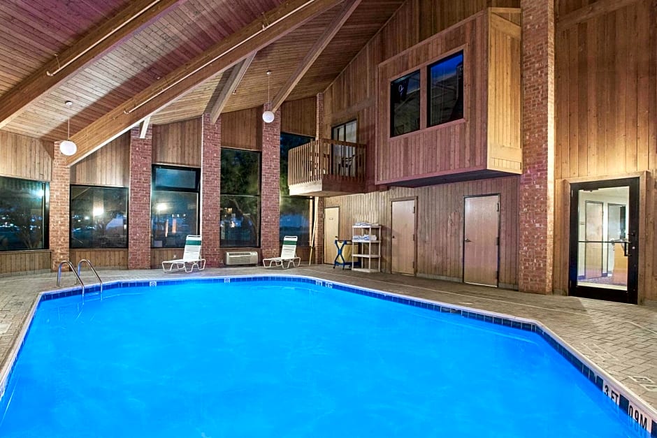 Baymont Inn & Suites by Wyndham San Marcos