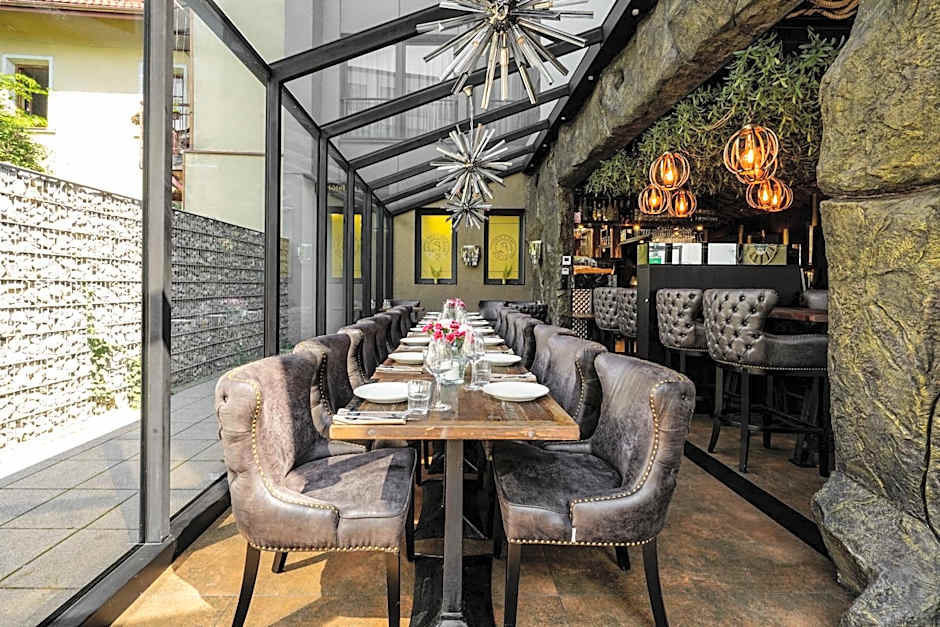 Art Suites Luxury Hotel