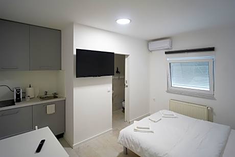 Deluxe Double Room with Shower