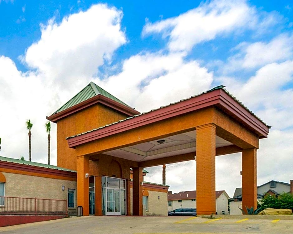 Econo Lodge Inn & Suites Eagle Pass