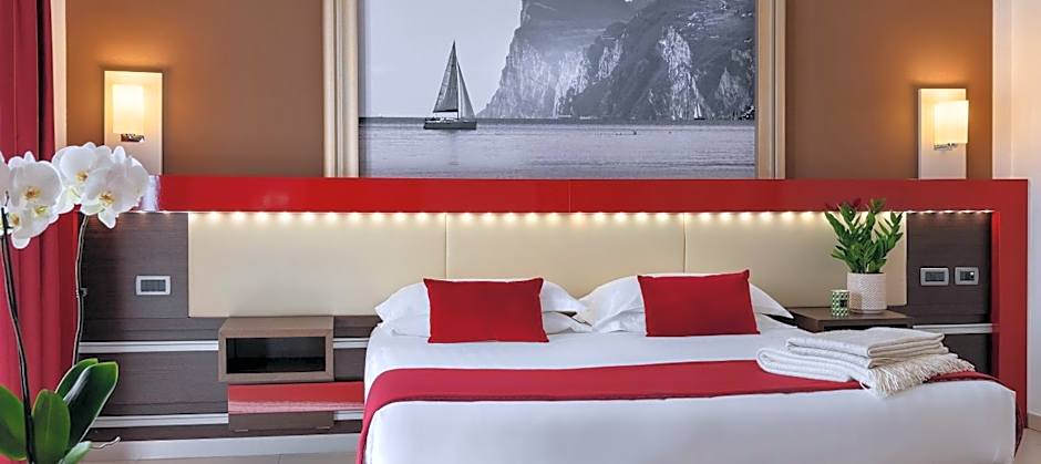 Kairos Garda Hotel