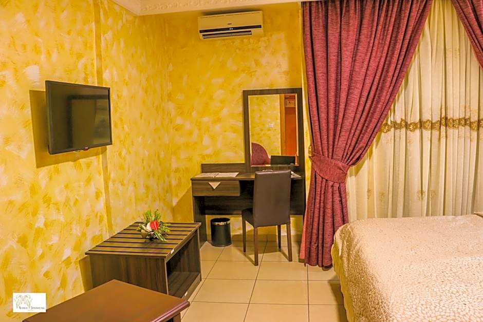 Noubou International Hotel AKWA