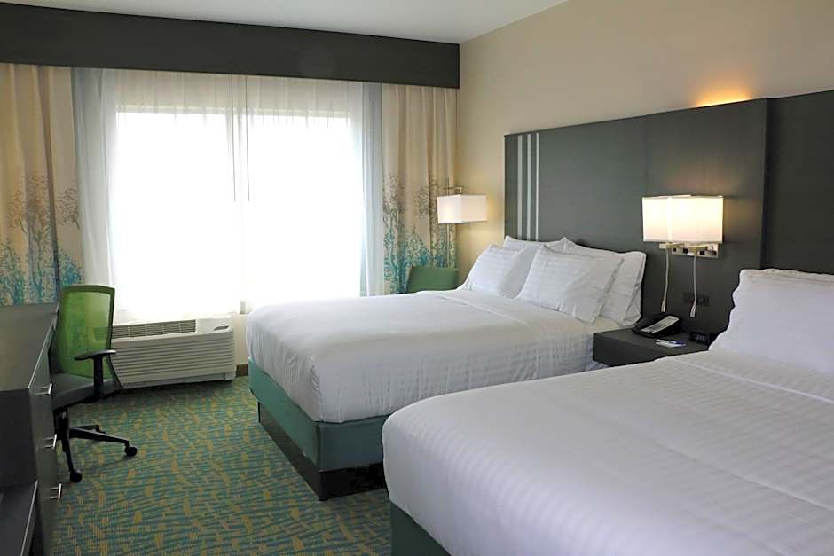 Photo 1 of 2 of 2 Queen Beds, Mobility Accessible, Bathtub