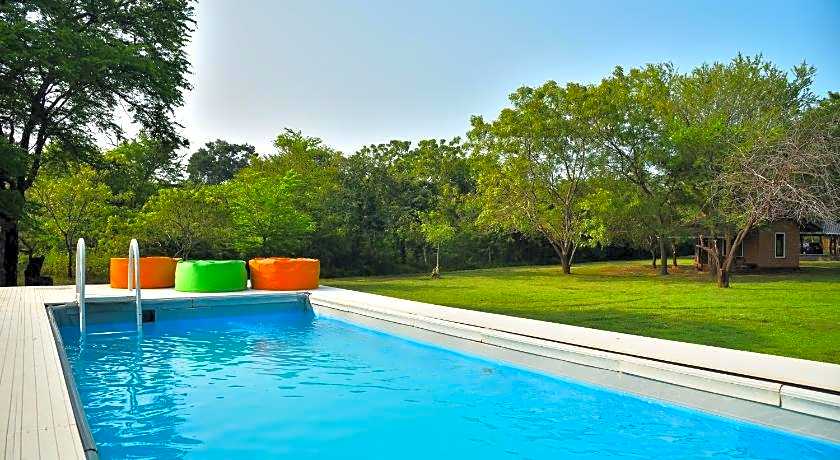 Funky Leopard Safari Lodge Bordering Yala National Park