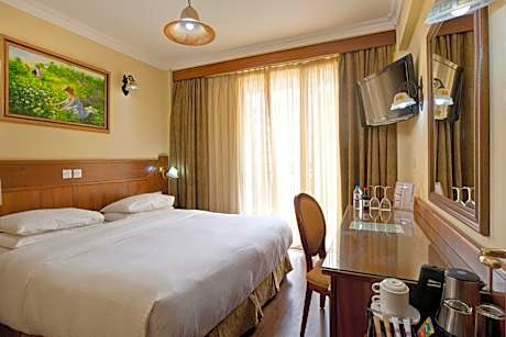 Family Room (2 Adults + 2 Children)