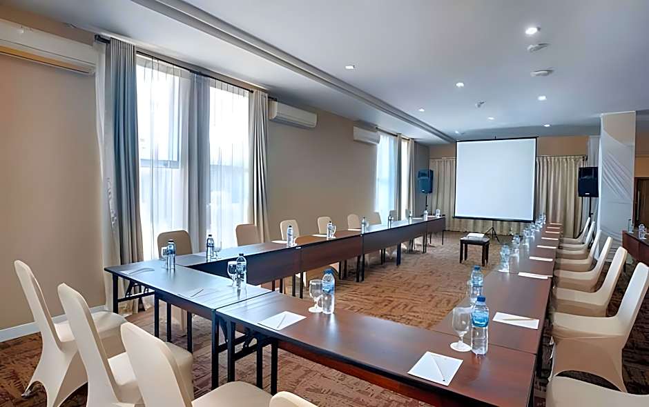 Grand Zuri Duri Hotel