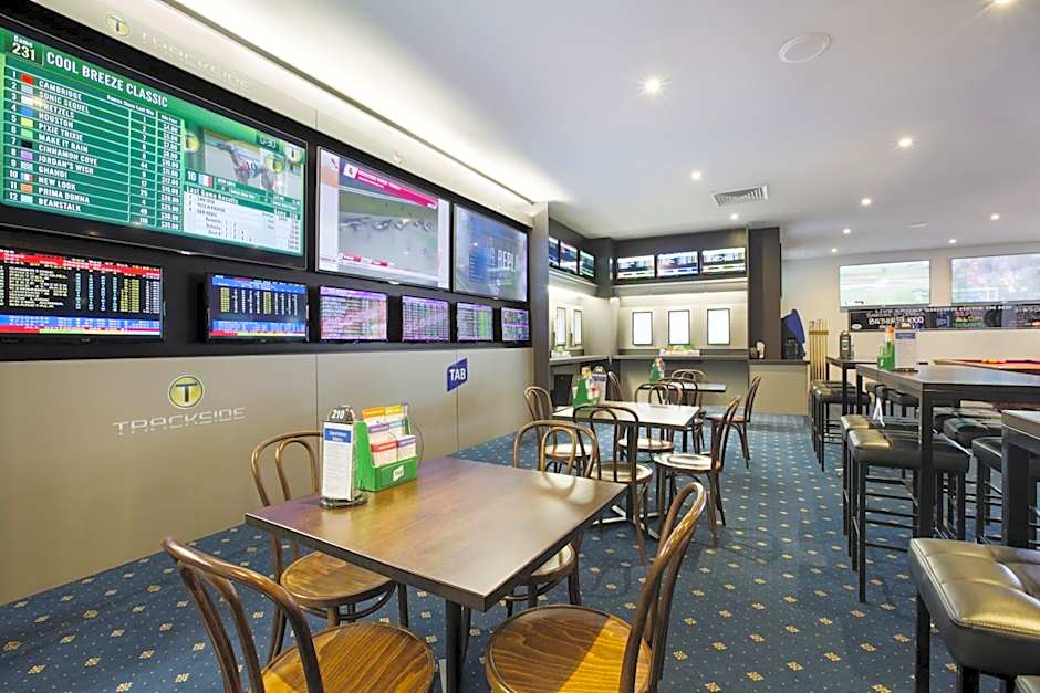 Nightcap at Shoppingtown Hotel