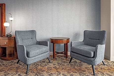 Deluxe River View King Smoking